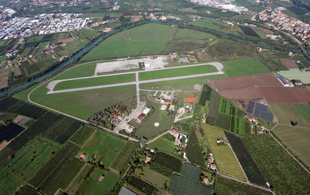 Foto Aeroporto di Boscomantico